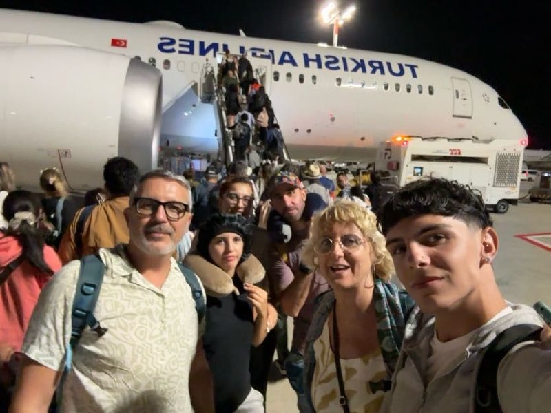 Embarque nocturno en un avion de Turkish Airlines