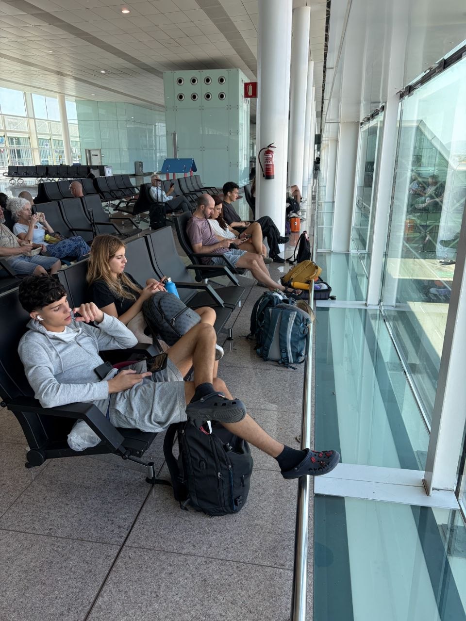 Espera en la terminal durante el viaje a Japon