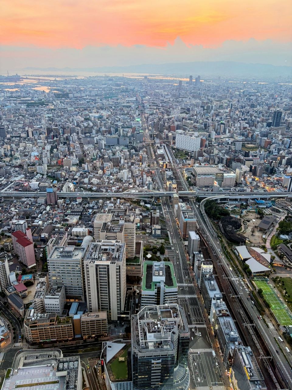 Vista de Osaka al atardecer desde Abeno Harukas
